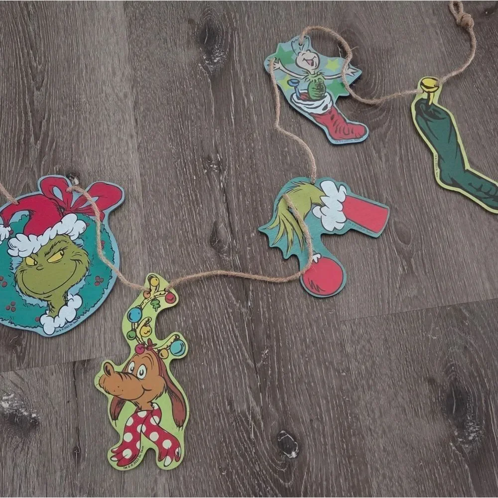 Dr. Seuss The Grinch Who Stole Christmas Wall Garland